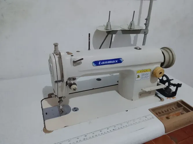 Máquina de costura industrial Lanmaxx *48 R$1.300