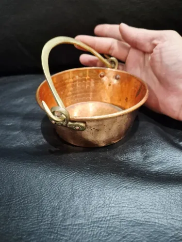 Mini Tacho em Cobre Martelado com Alça de Latão - 13x13cm