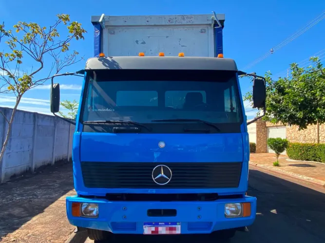 Mercedes Benz 1218