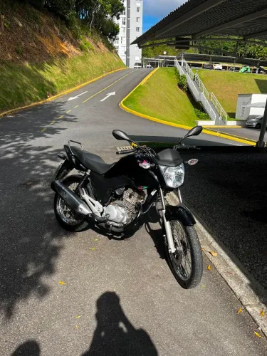 MOTO ECONÔMICA E MUITO BEM CUIDADA.