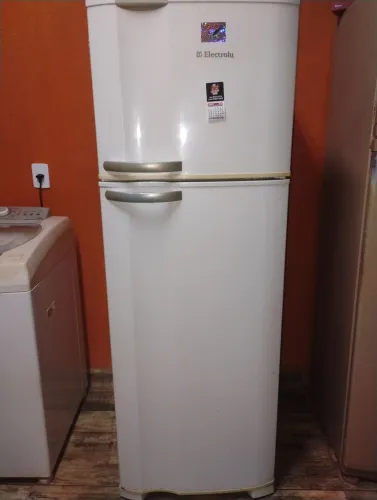 Geladeira para conserto ou retirada de peças 