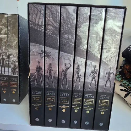 Box de Livros Os Instrumentos Mortais com poster e ecobag