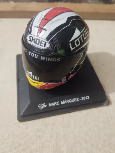 MINIATURA CAPACETE MOTO GP MARC MARQUEZ 2012 , NOVO NA CAIXA ACRILICA