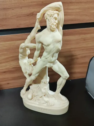 Estatueta Hércules e Lica