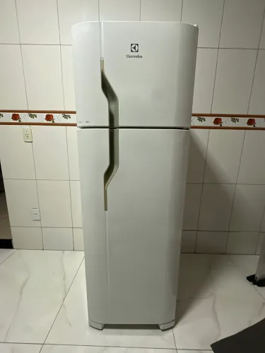 Geladeira Electrolux Cycle Defrost 260L Super Freezer Duplex Branca (DC35A)