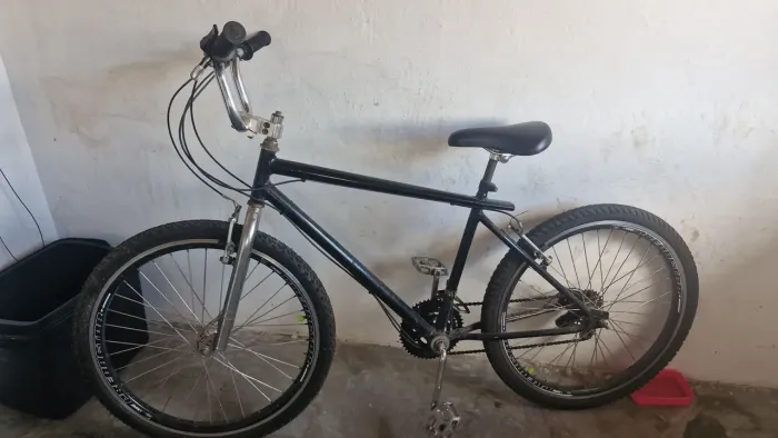 (Bicicleta usada) machas funcionando, pneus novos, Corrente usada mais nova, os freios bom