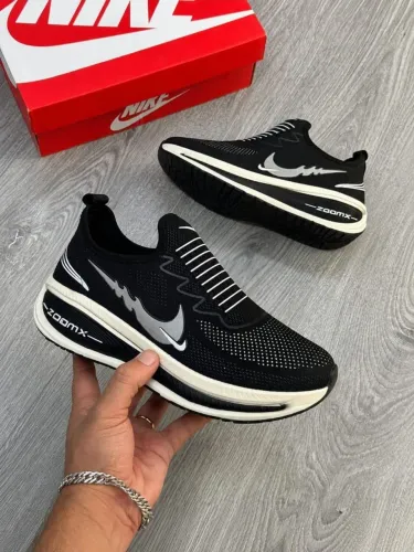 Tênis Nike ZoomX - Estilo e Visual