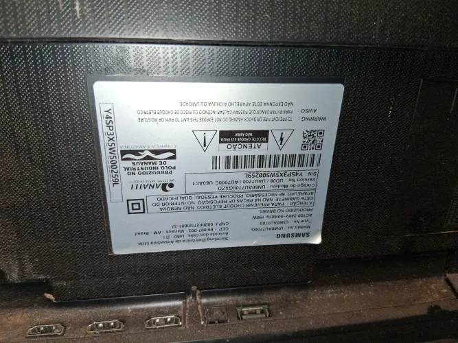 Vende tv com tela quebrada quem tiver interesse pra retirada de peças