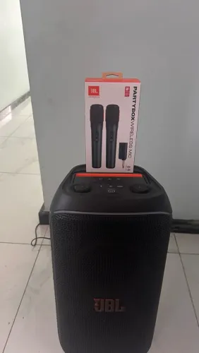 JBL PartyBox 120 com microfones sem fio