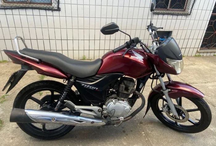 vende-se Titan 150 esd 2012