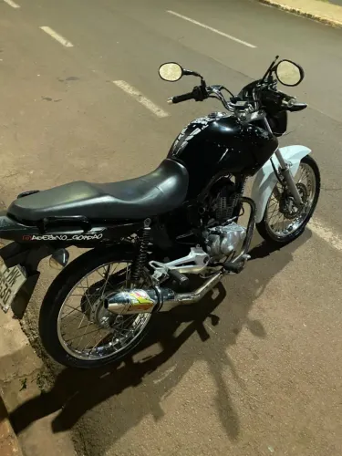 Vendo moto 150 passada pra 190 moto filé só pega e andar , troco por carro tbm 