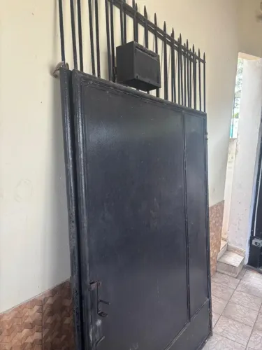 Portões em chapa grossa e ferro