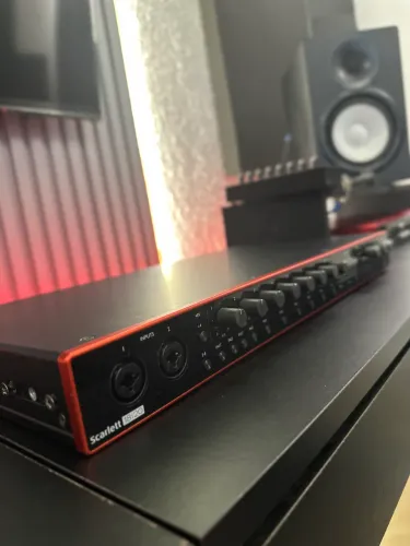 Interface áudio Focusrite Scarlett 18i20 3 gen