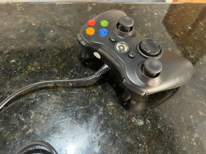 Controle de Xbox 360 (com cabo)