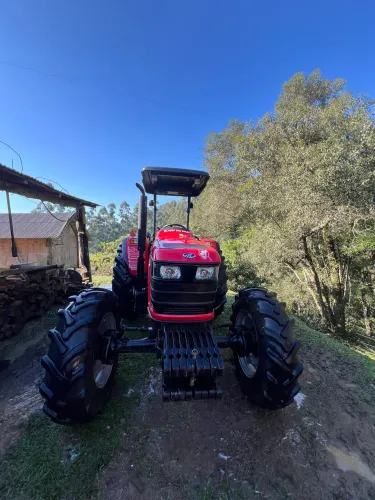 Trator mahindra 2023 semi novo 