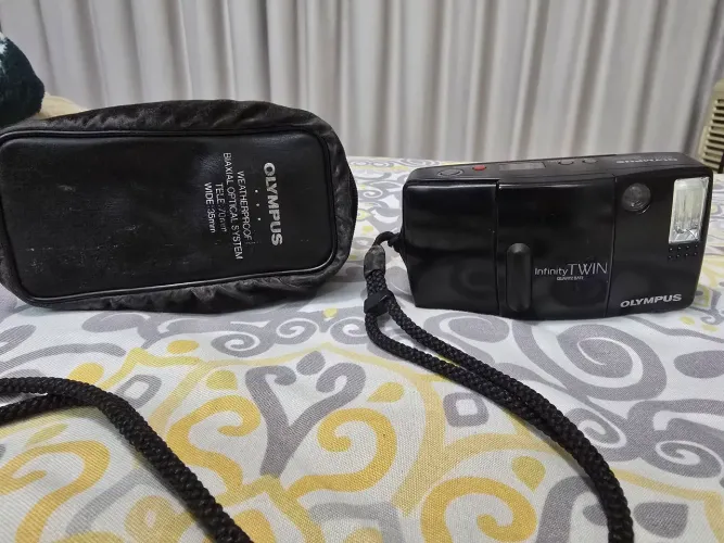 Câmera Olympus Infinity Twin impecável, testada com filme, baterias novas