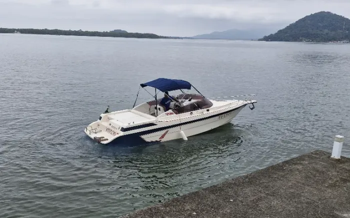 Lancha TYCOON 23 pés Motor Turbo Diesel MWM Cabinada