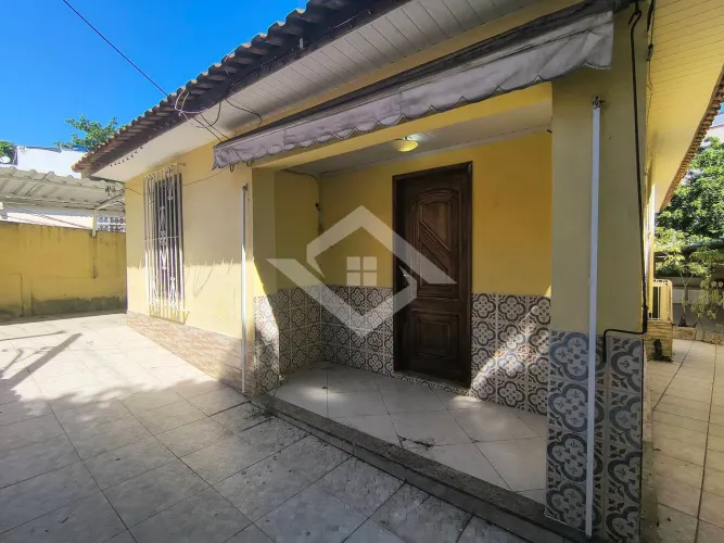 Excelente Casa 3 quartos /2 vagas / Quintal Churrasqueira - Jardim Carioca