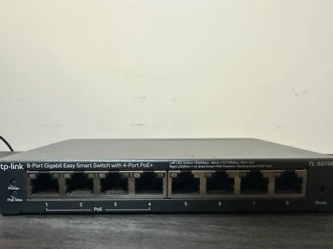 Switch de Mesa 8 Portas Gigabit TP-Link com 4 Portas PoE