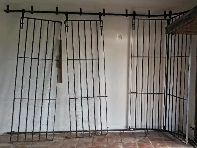 Ferros portão e trilhos