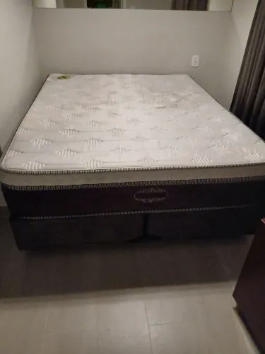 Cama semi nova King star com box