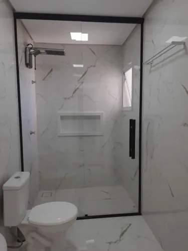 Box de Banheiro Sob Medida e Padrão ? Elegância até o Teto