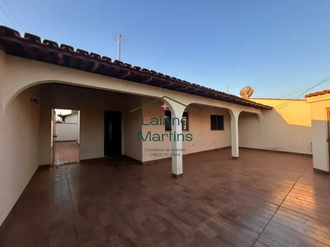 Alugo casa - 806 sul - 3 quartos (uma suíte) - 2 vagas - lote: 200 m²