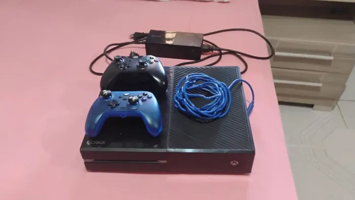 Xbox one 500gb 2 controles