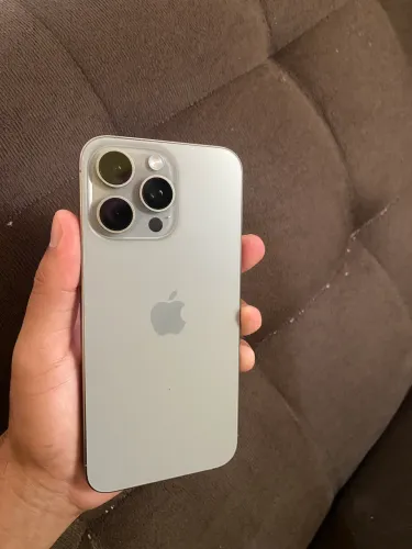 iPhone 15 Pro Max 256Gigas bateria 88% acompanha nota fiscal carregador capa