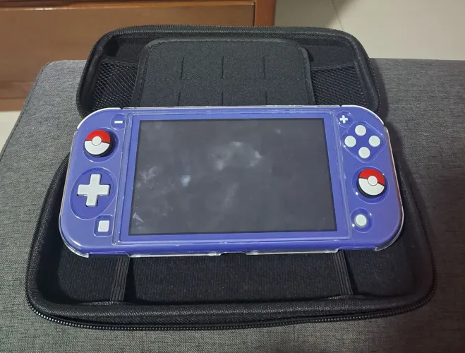 Switch lite + 3 jogos físicos