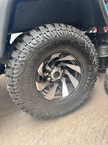 Jogo de rodas e pneus off-road 33? + espaçador 2? zeros