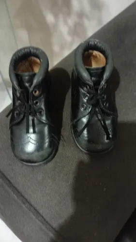 Vendo essa bota para crianças especial