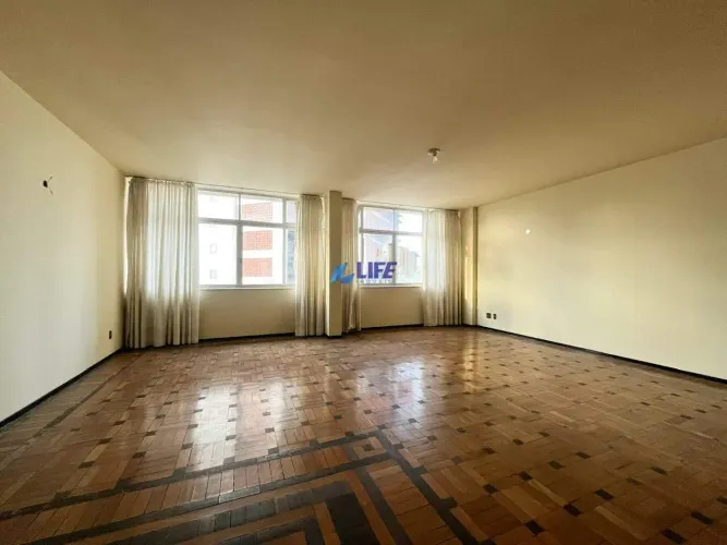 Condomínio Ed. Eularino Teixeira: Apartamento com 227m² localizado região central a poucos