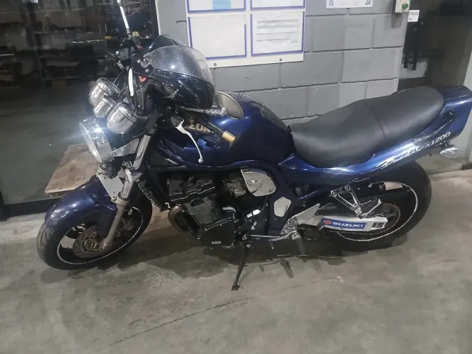 Moto filé pra quem quer uma placa preta no final do ano, essa é a moto,  km origina.