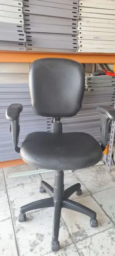 Cadeira Giratória meio fraque