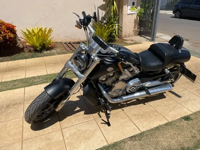 Harley-Davidson V-Rod Muscle personalizada 2012/2013 (moto de colecionador)