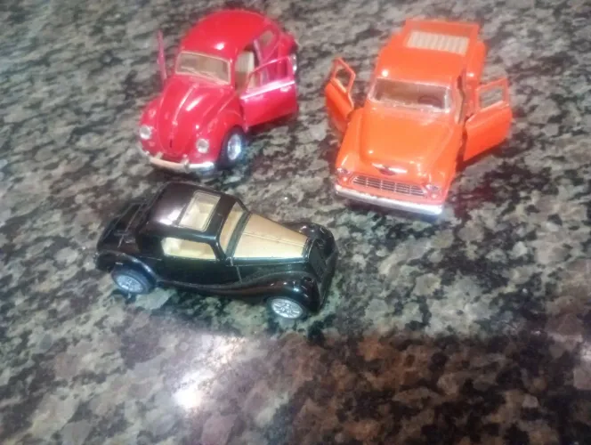 Carrinhos colecionáveis 25$ cada