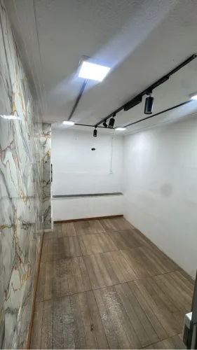 Alugo sala comercial no itaigara