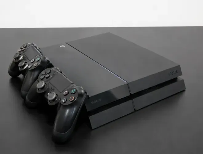 PS4 1TB + 2 controles