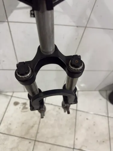 Suspensão pro shock aro 26 extremamente raro
