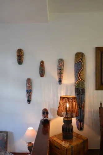 Conjunto de máscaras tribais africanas 