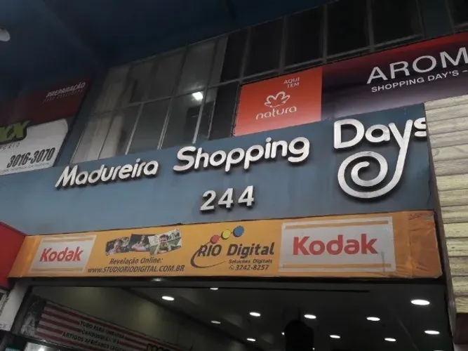 Mercadão de Madureira Shopping Days duas lindas salas comerciais juntas 65m² com uma vaga