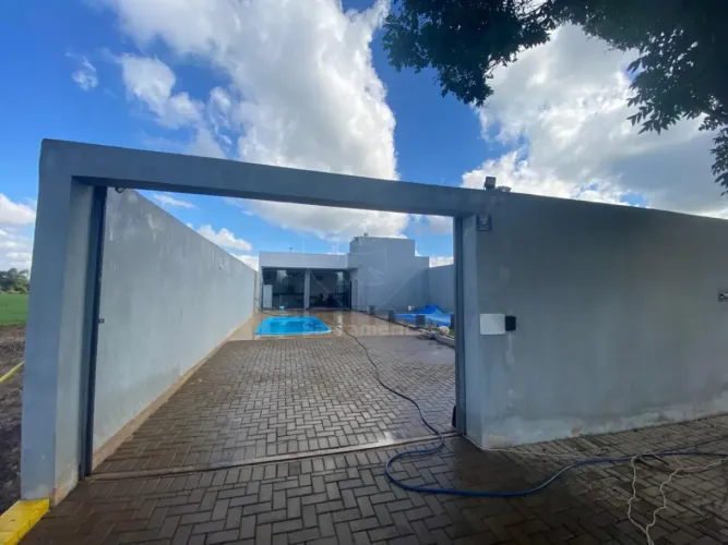 Casa à venda com piscina em Cambé