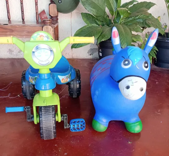 Triciclo infantil + Cavalo Pula pula