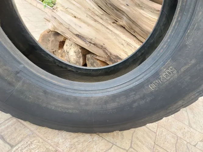 Pneu velho de caminhão 