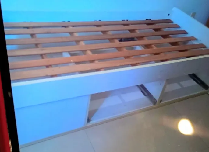 Cama de solteiro com duas gavetas usada excelente 