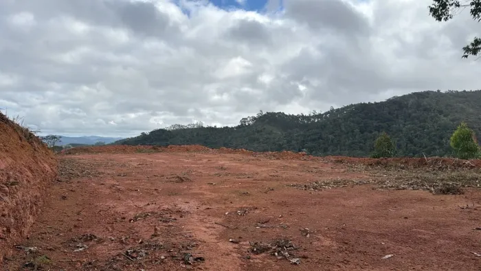 Terreno em Santa Teresa com 2 Platôs Prontos, Vista Panorâmica, Água e Energia
