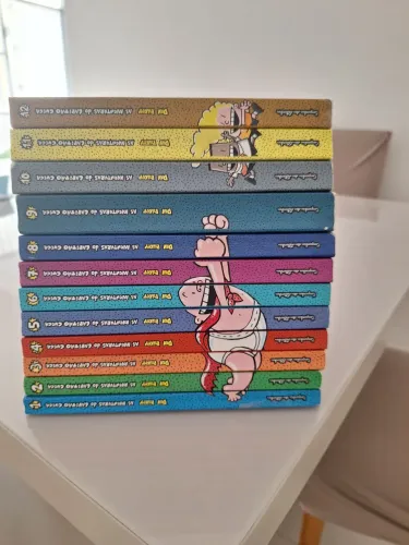 Vende livros da coleção Capitão Cueca