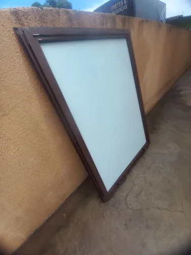 JANELA MAXIM AR EM ALUMÍNIO PINTADO COM VIDRO TEMPERADO DE 1.0 COMP/1.35 ALT