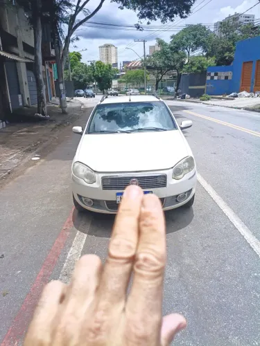 Fiat Siena Attractive 1.4 Fire Flex 8V 4P 2011